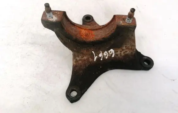 Volvo S40 Engine mounting bracket