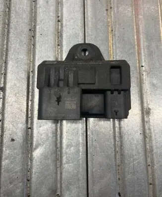 BMW 3 F30 F35 F31 Glow plug pre-heat relay 8519472 0522140104