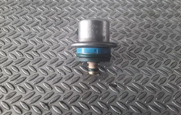 BMW 3 E46 Fuel pressure regulator 0280160503 1743378