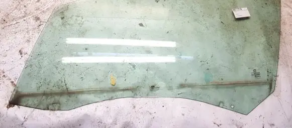 Peugeot 208 Front door window glass four-door