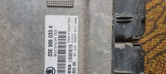 Skoda Fabia Mk1 (6Y) Engine control unit/module 03E906033A 5WP4430508 3PE5329