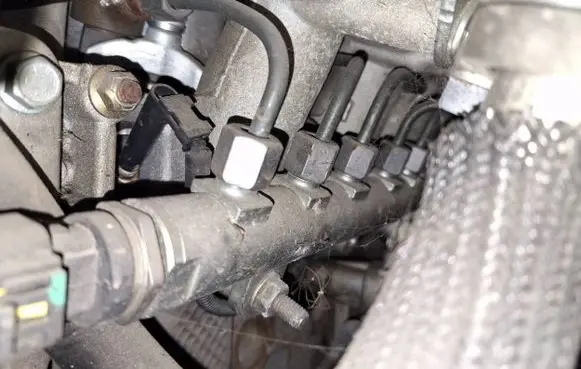 Opel Zafira B Fuel main line pipe 0445214056 55200266