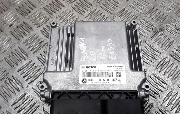 BMW 1 E82 E88 Engine control unit/module 02810185708518167