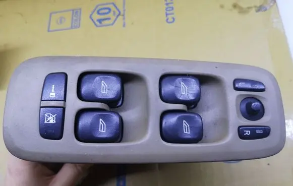 Volvo V70 Electric window control switch 30773895