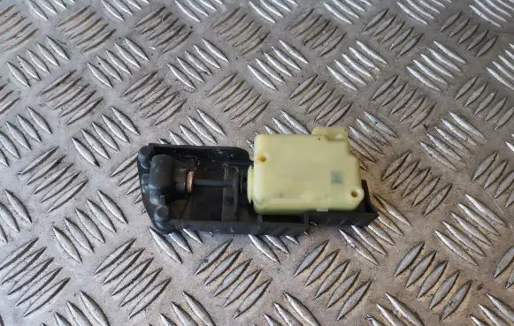 Volvo XC90 Fuel tank cap lock motor 9483311
