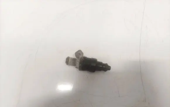 Audi A4 S4 B5 8D Fuel injector 078133551d