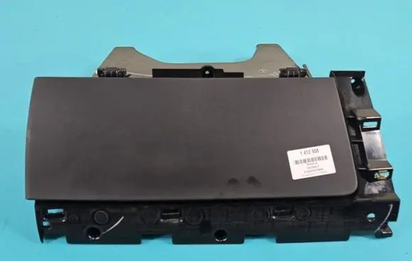 Glove box