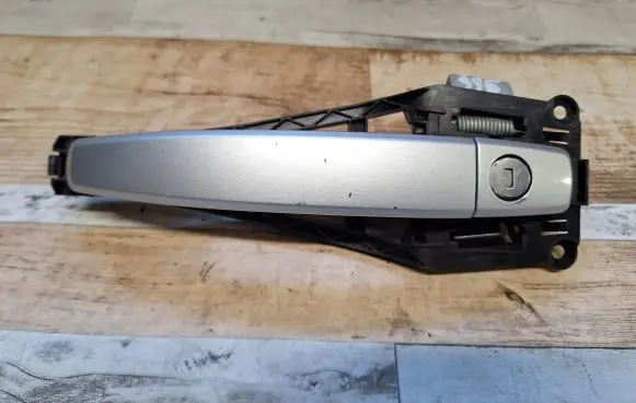 Opel Zafira B Front door exterior handle 24463523