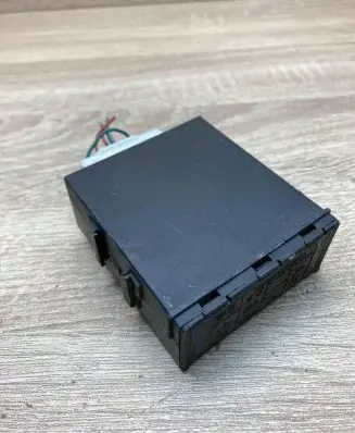 Toyota Avensis T220 Door control unit/module 8974105040 73658912