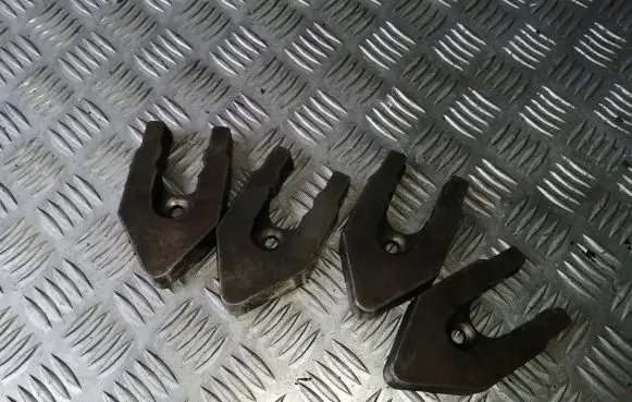 Nissan X-Trail T30 Fuel Injector clamp holder