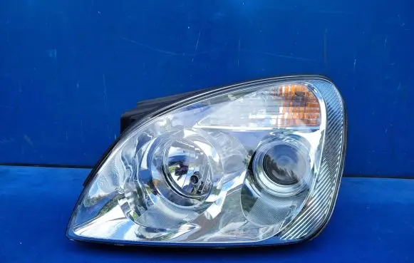 KIA Carens II Headlight/headlamp 921011D0