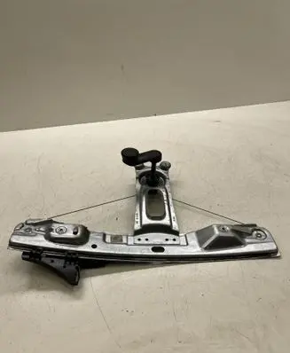 Rear door manual window regulator