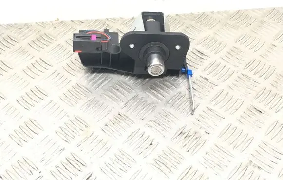 Opel Corsa B Tailgate exterior lock 13168317 13168316 32505603
