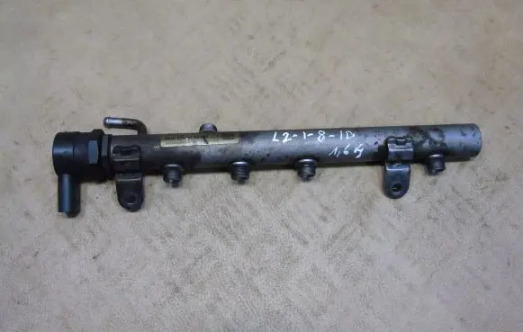 Mercedes-Benz E W211 Fuel main line pipe A6420700495