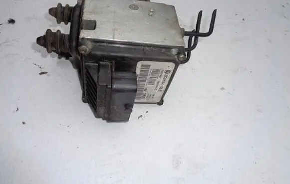 Volkswagen PASSAT B6 ABS Pump 3C0614109C