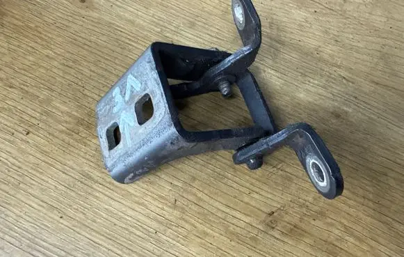 Opel Insignia A Rear door upper hinge