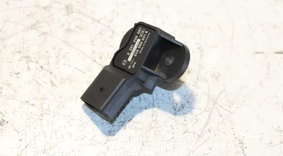 Volkswagen Golf V Air pressure sensor 036906051G 0261230081