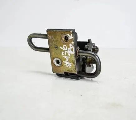 Audi A4 S4 B7 8E 8H Rear door lower hinge 8E0833411