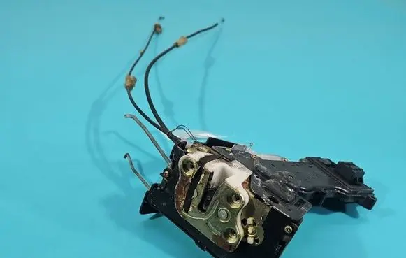 Mazda 2 Front door lock P3M71A219A65DG IMPRK1568446
