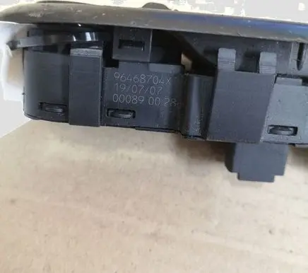 Peugeot 407 Electric window control switch 96468704XT