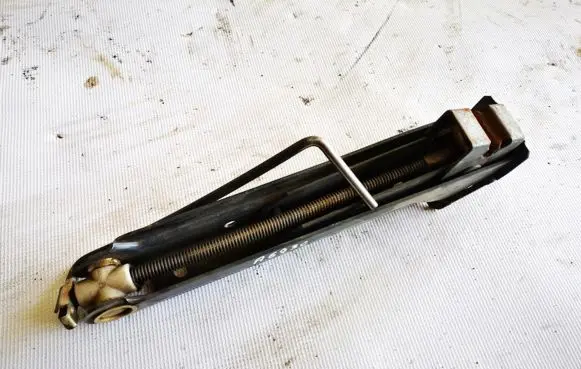 Opel Omega B1 Lift Jack 90468251