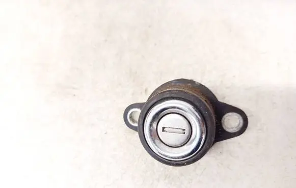 Audi 80 90 B2 Front door lock (next to the handle) 327827539