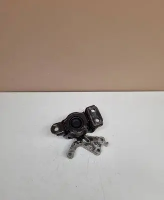 Engine mount bracket