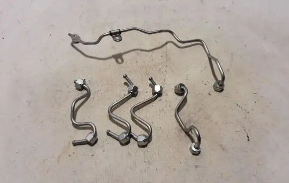 Renault Master III Fuel injector supply line/pipe 