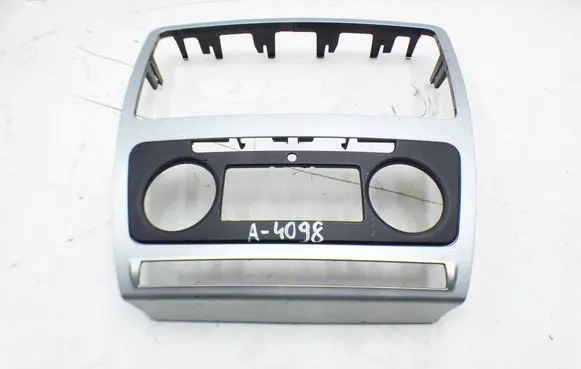 Skoda Octavia Mk2 (1Z) Radio/GPS head unit trim 1Z0858069DF 113521018402