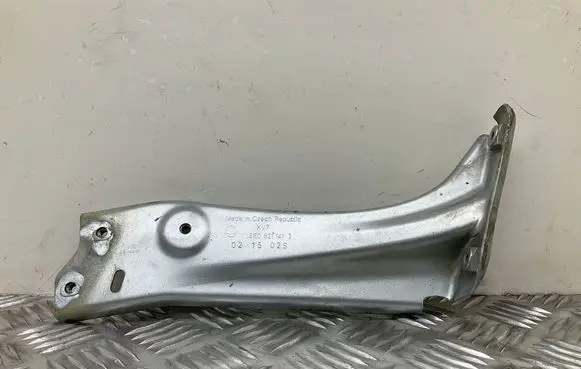 Fender mounting bracket