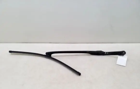 Volkswagen Phaeton Front wiper blade arm
