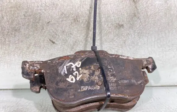 Volvo V70 Brake pads (front) 