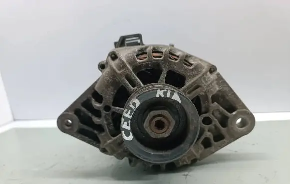 KIA Ceed Generator/alternator 373002B101 2655447
