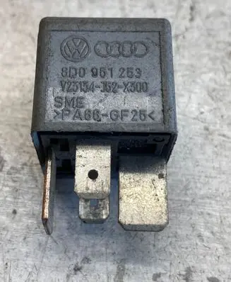 Audi A4 S4 B5 8D Other relay 8d0951253