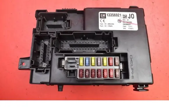 Opel Meriva B Fuse box set 13356921JO
