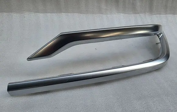 Audi Q7 4M Rear bumper trim bar molding 4M0853331