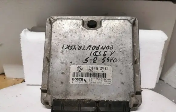 Volkswagen PASSAT B5.5 Engine control unit/module 038906019BJ 0281010146 28SA4086