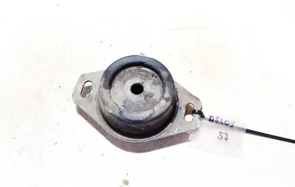 Citroen Xsara Engine mount bracket