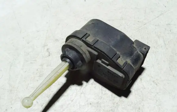 Headlight level adjustment motor