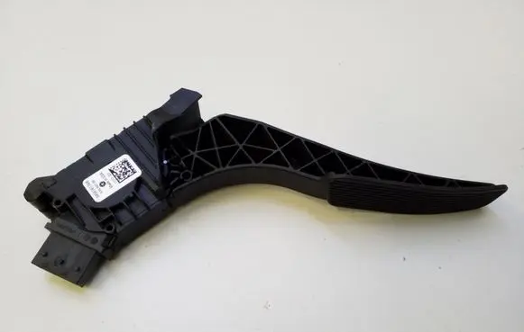 Chrysler Pacifica Accelerator throttle pedal 04581677AB