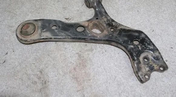 Toyota RAV 4 (XA30) Front lower control arm/wishbone
