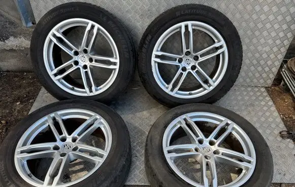 Porsche Macan (95B) R19 alloy rim
