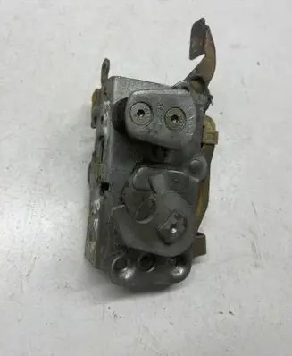 BMW 5 E28 Front door lock 18763861