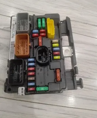 Citroen C3 Picasso BSM Control unit 9667199680