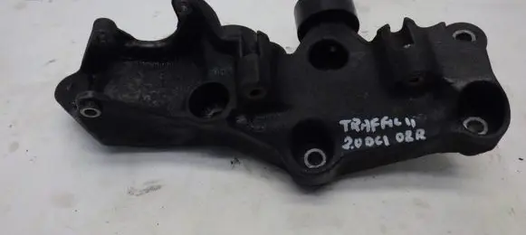 Opel Vivaro Generator/alternator bracket 117507568R