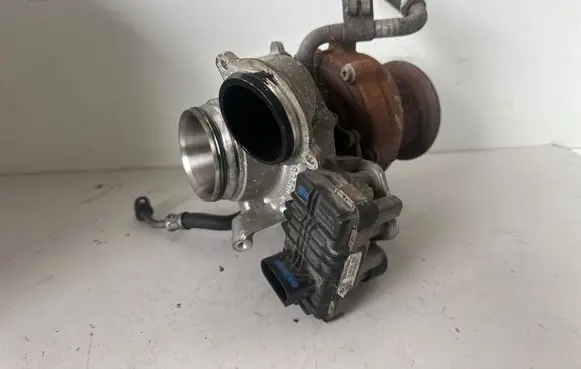 BMW 5 G30 G31 Turbo 8584218