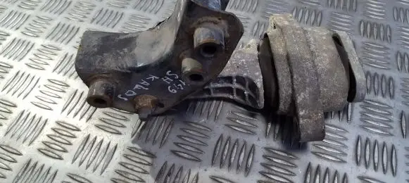 Chevrolet Kalos Engine mount bracket