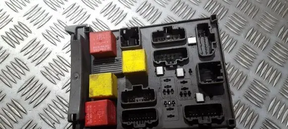 Renault Laguna II Fuse box set 8200004201e 518831003