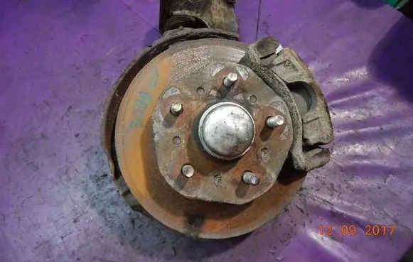 Hyundai H-100 Front wheel hub spindle knuckle