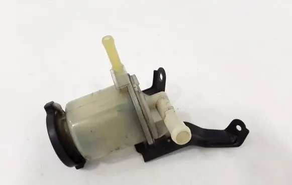 Toyota Avensis T250 Power steering fluid tank/reservoir